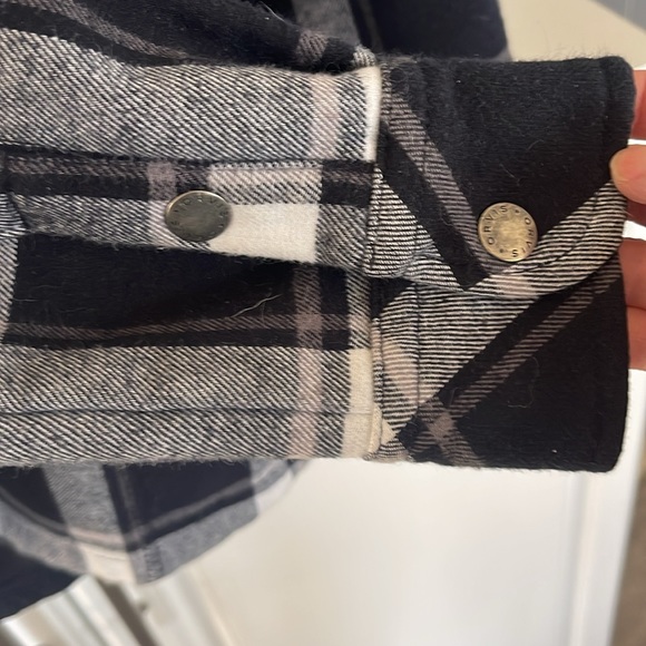 Light button down - Picture 3 of 5